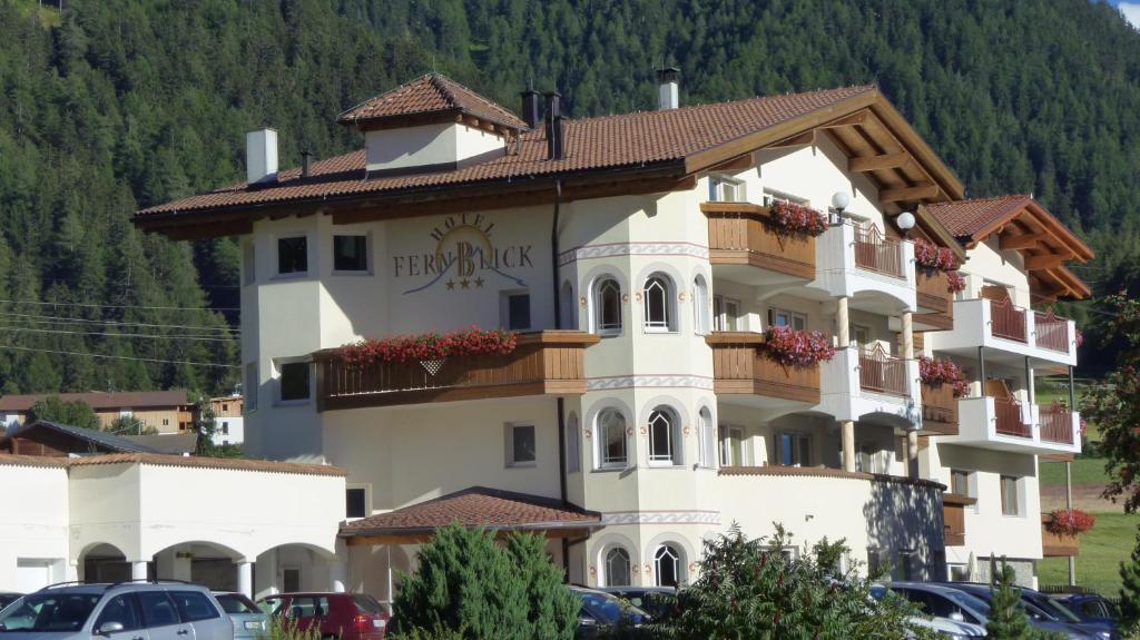 Nespecifikovaný výhled na hory nebo výhled na hory při pohledu z hotelu