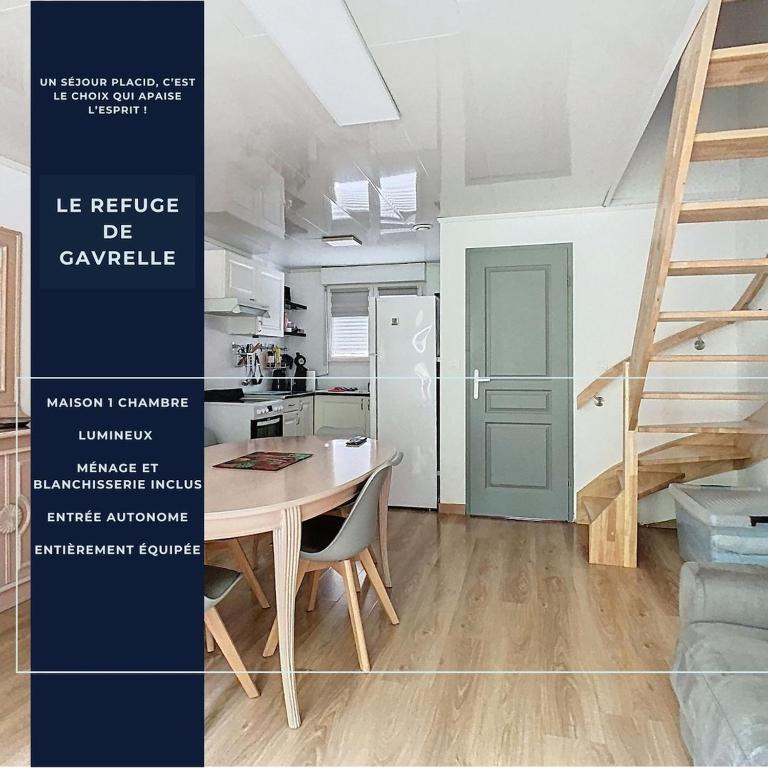 a kitchen and dining room with a table and a staircase at Le jardin de Gavrelle, Maison 4 lits, Wifi, jardin in Gavrelle