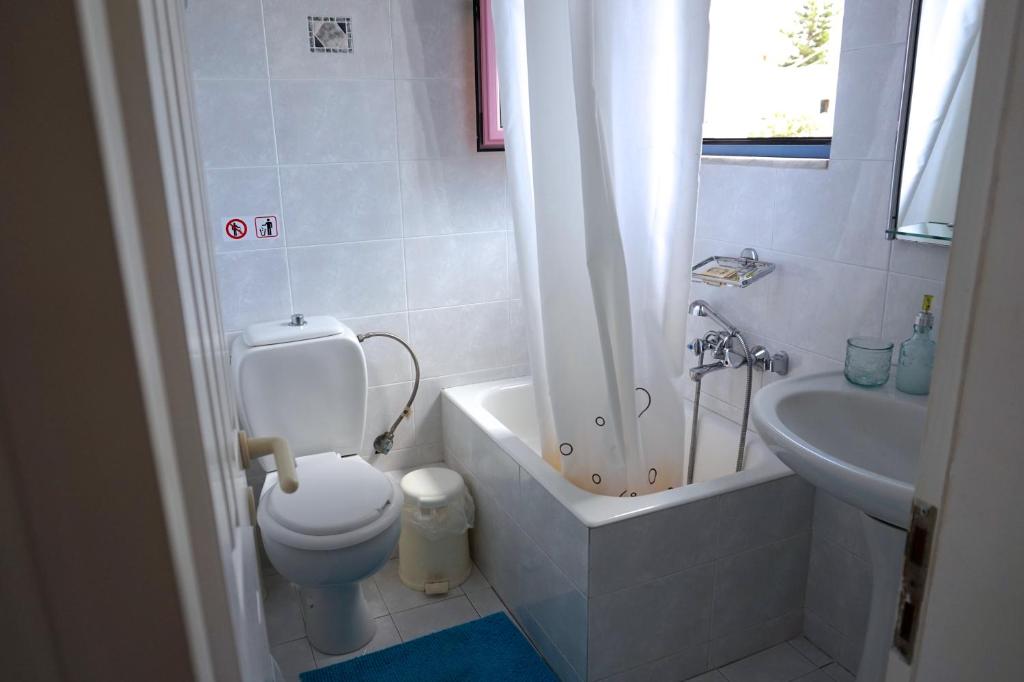 Un baño de Cybele Apartments