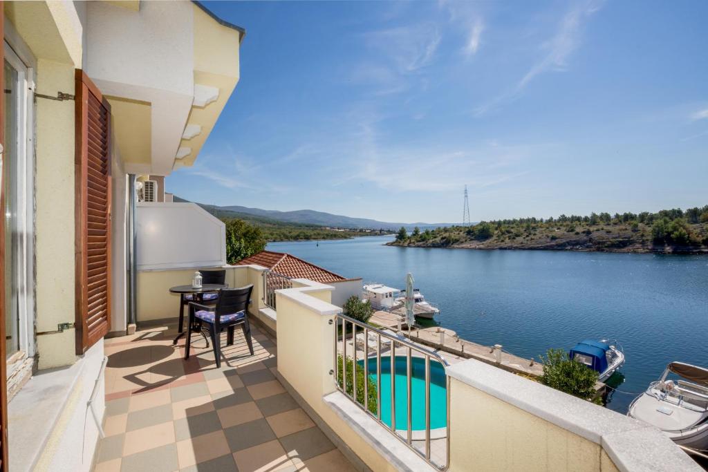Apartments Duje Ribnica - Apartamento Con Balcón