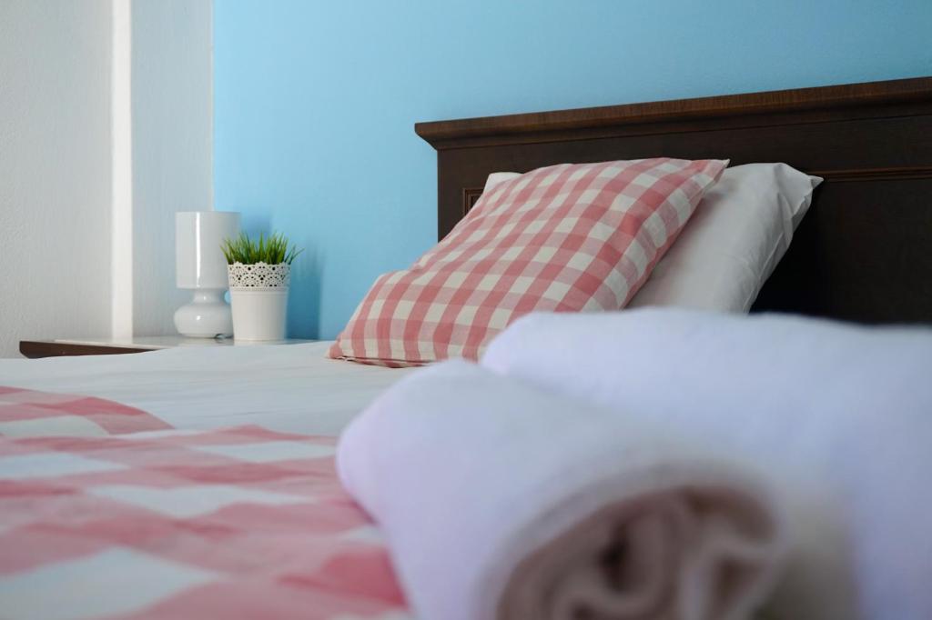 Una cama o camas en una habitación de Cybele Apartments