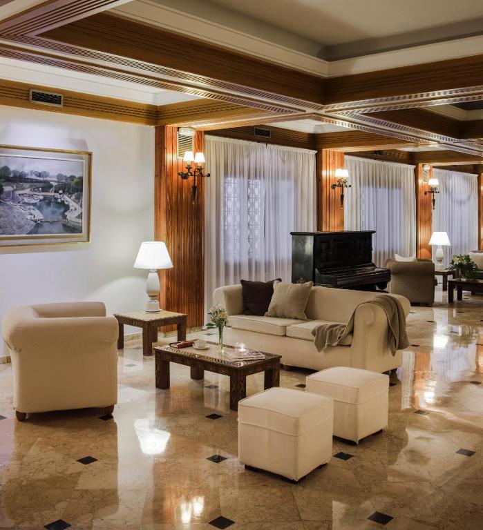 TV a/nebo společenská místnost v ubytování Hotel Fernando III