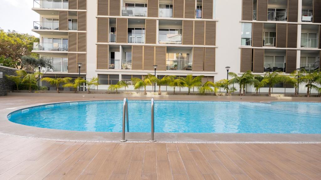 Gardenia - Pool Modern APT by LovelyStay