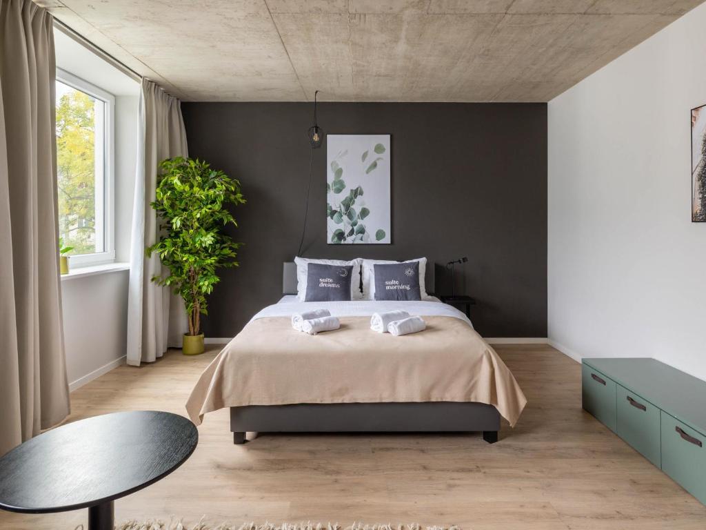 a bedroom with a large bed and a table at Limehome Düsseldorf Stresemannstraße - Digital Access in Düsseldorf