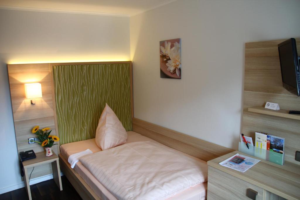 Postel nebo postele na pokoji v ubytování Hotel-Restaurant Fröhlich