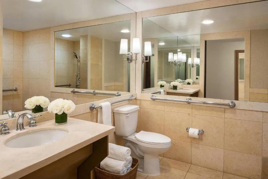 Deluxe Queen Room with Resort View and Balcony - Hearing Accessible