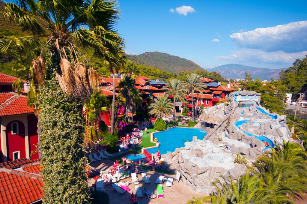a beach filled with lots of palm trees and palm trees at Grand Aquarium in Marmaris
