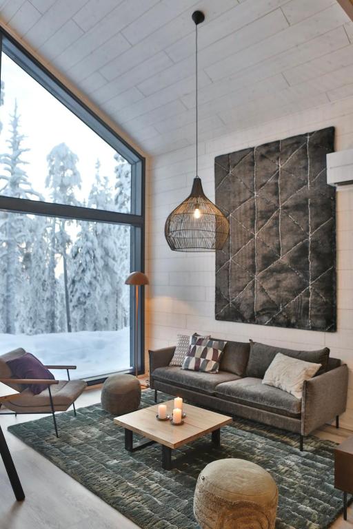 a living room with a couch and a table at Riekko Lodge in Äkäslompolo