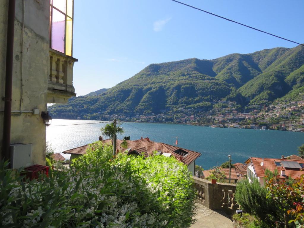 a view of a lake with mountains in the background at VILLA MARIA in Torno