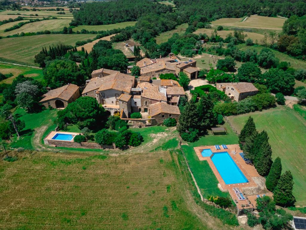 an aerial view of a large estate with a swimming pool at Can Muní in Vilopríu