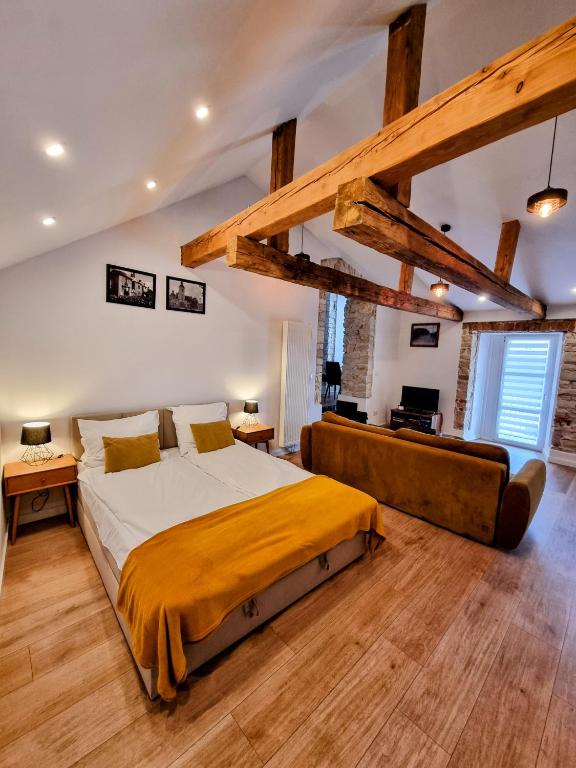 Biały Kruk Apartamenty vis-a-vis Jasnej Góry - 2