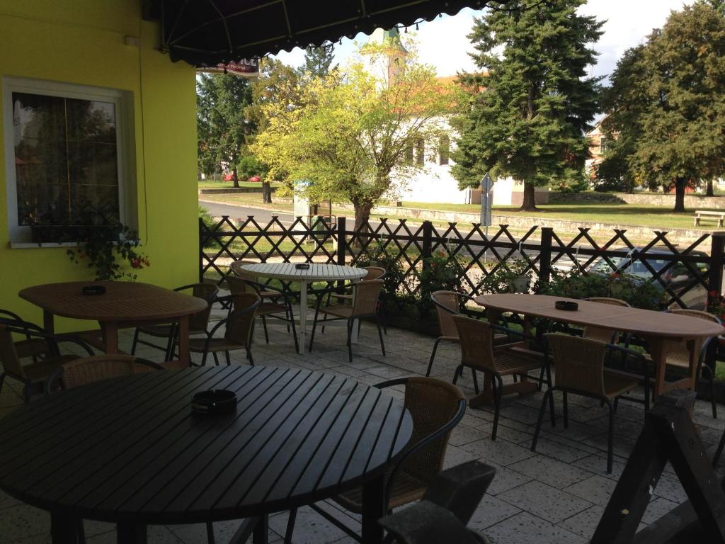 Restauracja lub miejsce do jedzenia w obiekcie Penzion Krásný Dvůr
