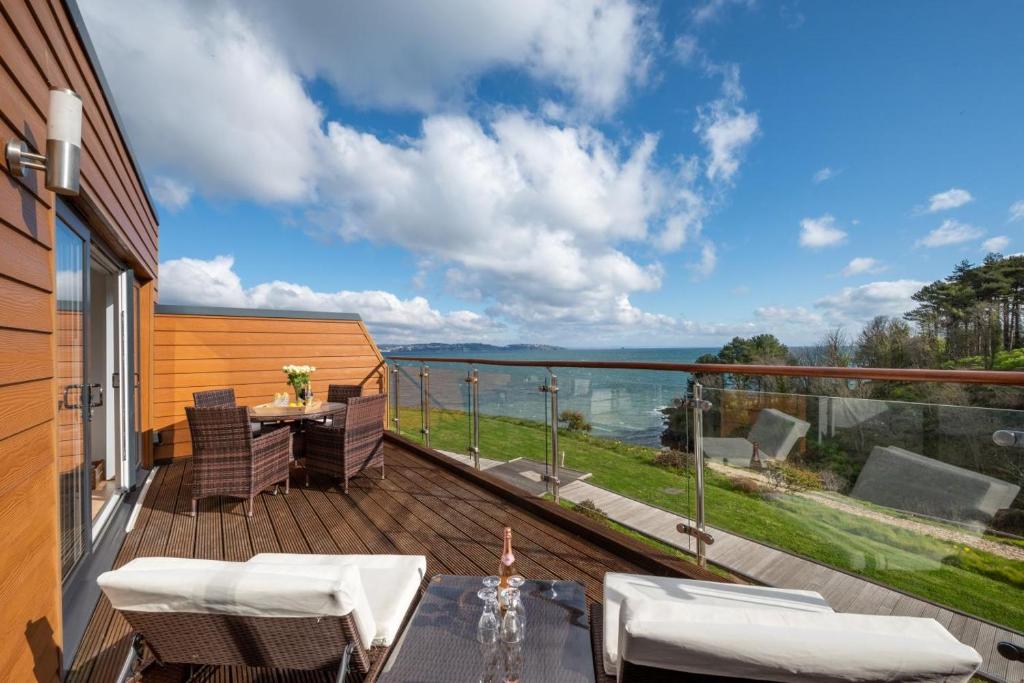 a balcony with a view of the water at 2 Bed in Brixham oc-bc157 in Brixham