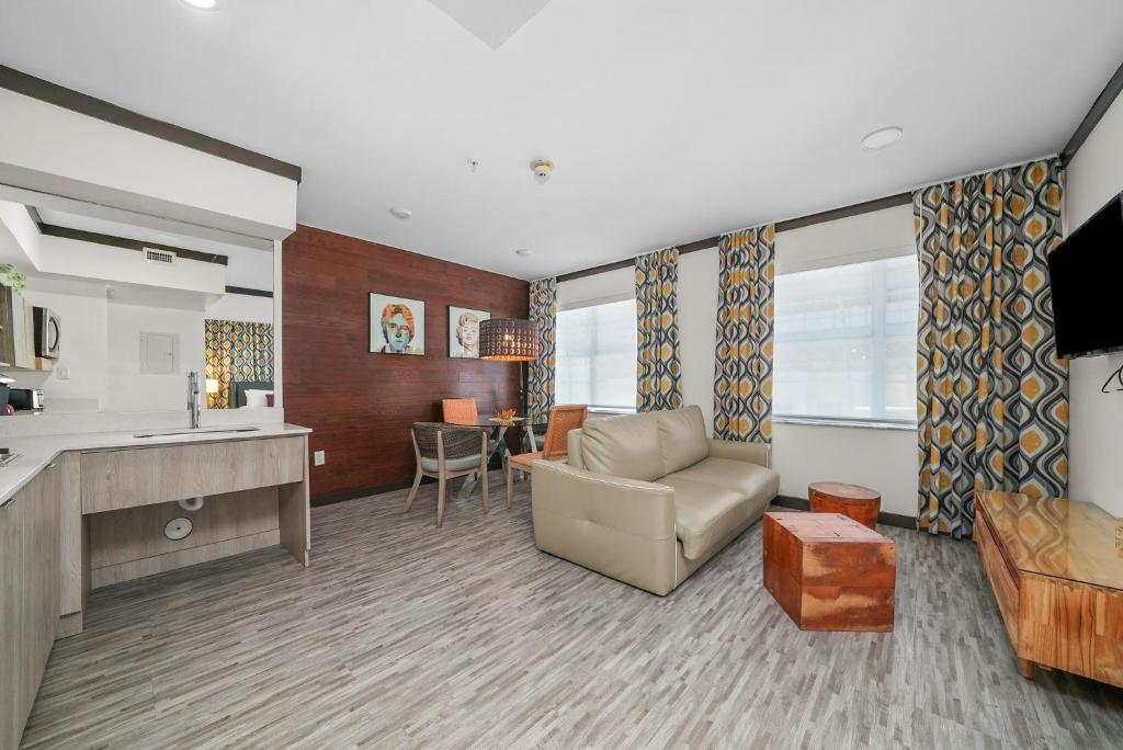 Metropole Suites South Beach - Accessible Deluxe One Bedroom Queen Suite