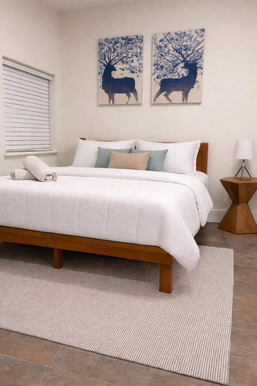a bedroom with a large bed and two pictures of horses at Lisboa Shores in Miami