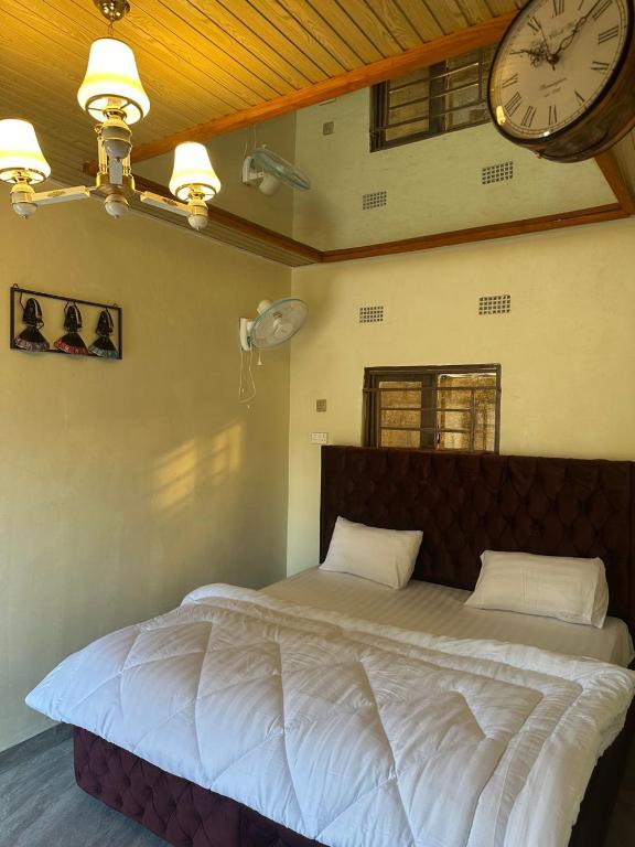 Llit o llits en una habitació de Infinity 555 Lodge