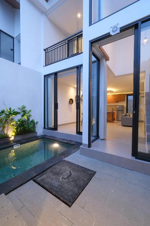 an indoor swimming pool in the middle of a house at Emerald Villas Canggu in Canggu