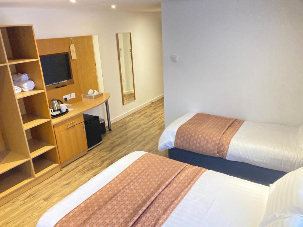Deangate Motel - Zwei Doppelzimmer Mit Verbindungstür