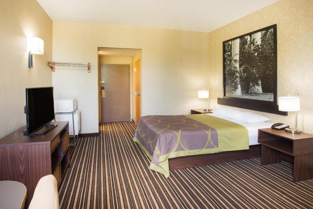 Super 8 by Wyndham Plattsburgh - 1 Queensize-Bett-Zimmer Mit Kochnische