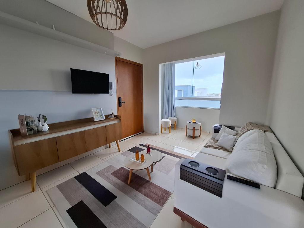 a living room with a couch and a tv at Calma e tranquilidade em Barra Velha in Barra Velha