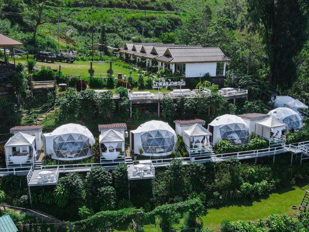 an aerial view of a garden with tents in it at ลักษณ์ภูชี้ฟ้า 2 แบบโดม in Ban Seng Choi