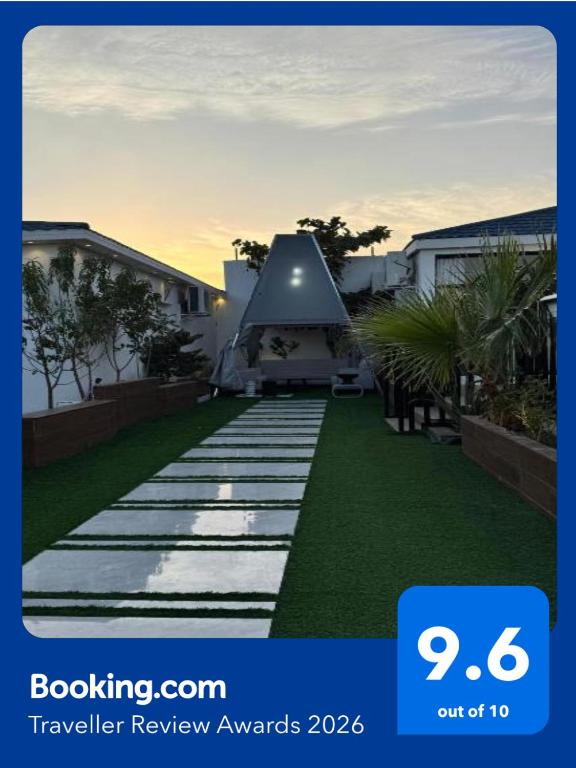 a walkway in the middle of a yard at فيلا ايمان مسبح وحوش وجلسات خارجيه مع ملعب كرة قدم in Taif