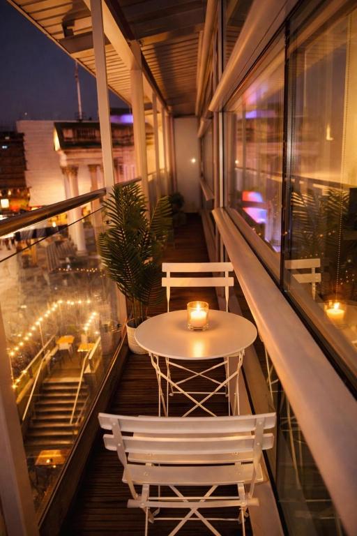 Lux 2-Bed City Centre Apartment Sleeps 6 Free Parking Balcony Near Leeds Station & Millennium Square view 5