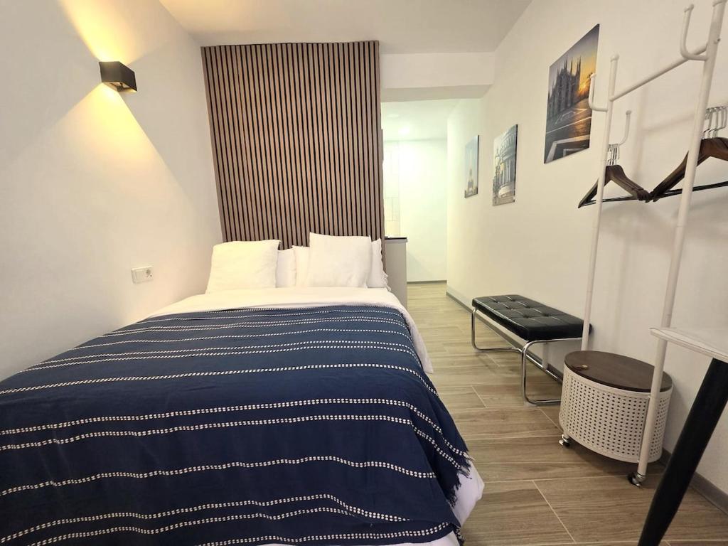 202 Urban Studio Kitchenette & Private Bathroom