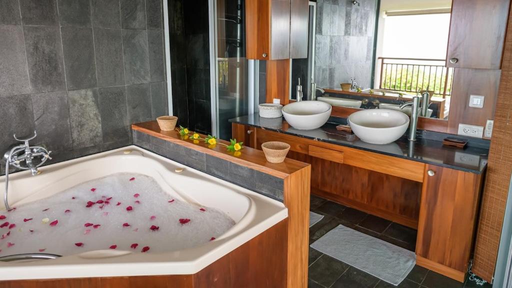 Luxury Lagoonfront Condo Tahiti Villa Una Una - photo 3 - Tahiti, Polynésie