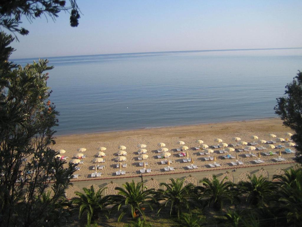 a view of the beach from the resort at Villaggio Hotel Ripa in Rodi Garganico