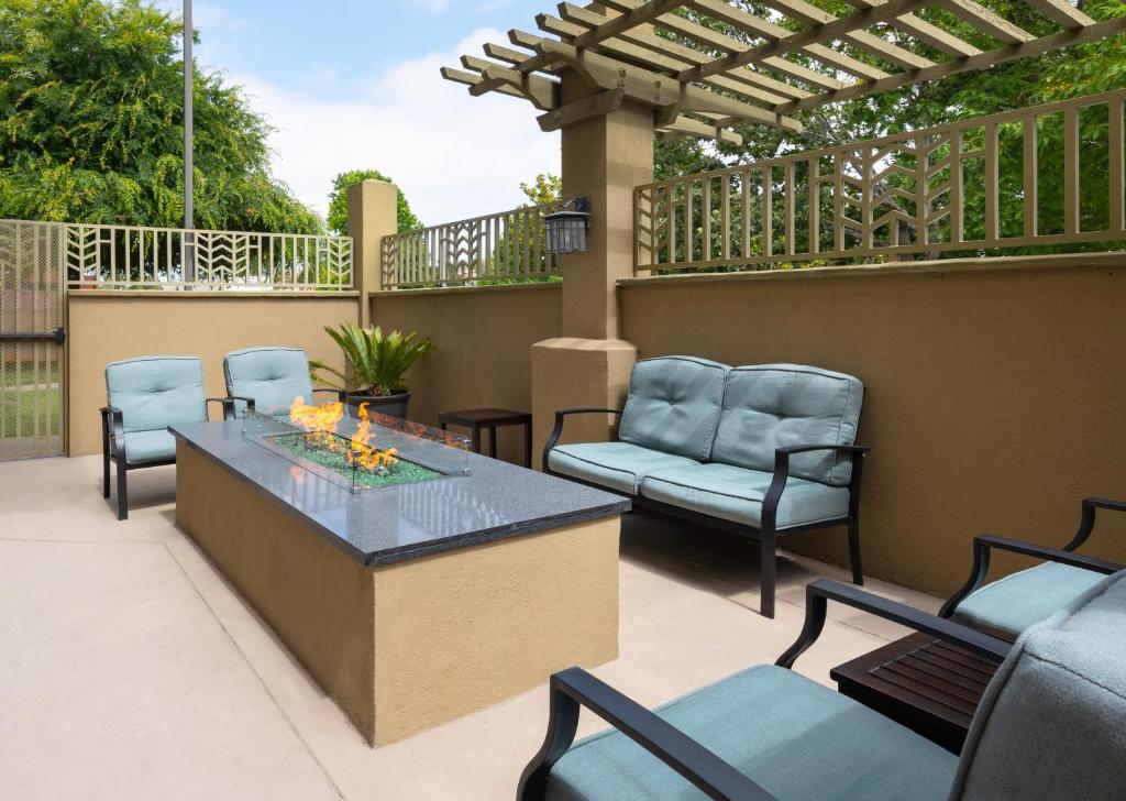 Larkspur Landing Extended Stay Suites Pleasanton photo