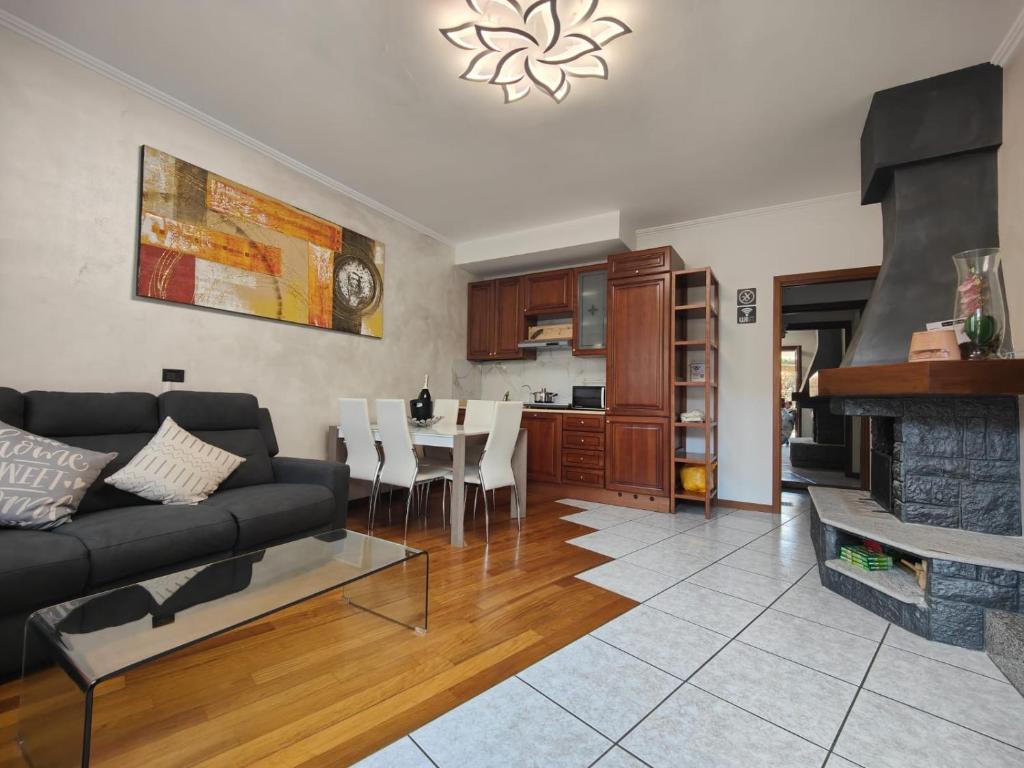 a living room with a couch and a fireplace at Lavilletta stanza parco in Baranzate