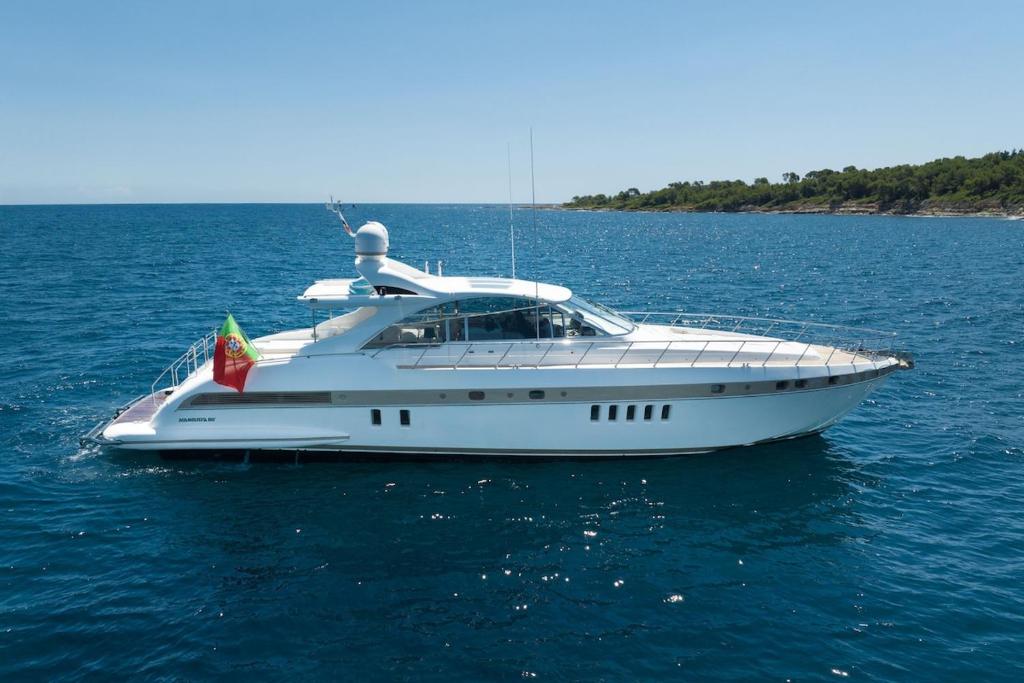 Yacht Mangusta