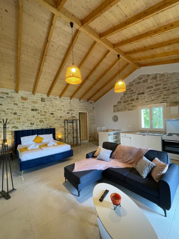 a living room with two beds and a couch at Casa Diatsenta in Bogdanátika