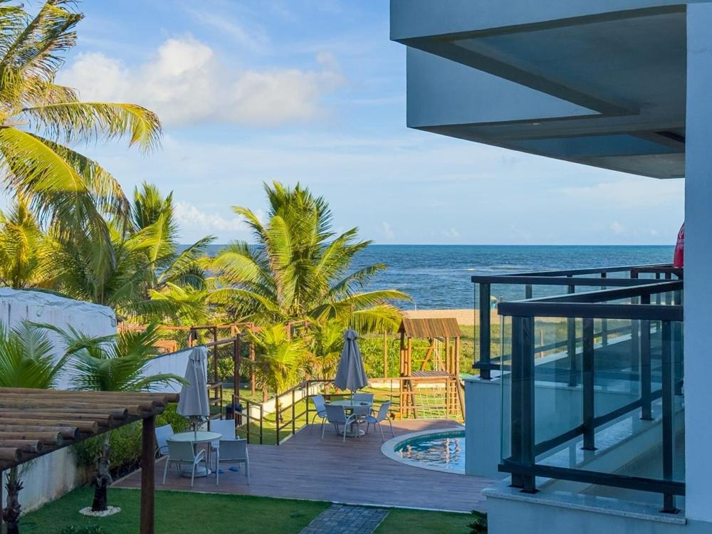 a balcony with a view of the ocean at Duplex com Piscina Privativa em Itacimirim! in Camaçari