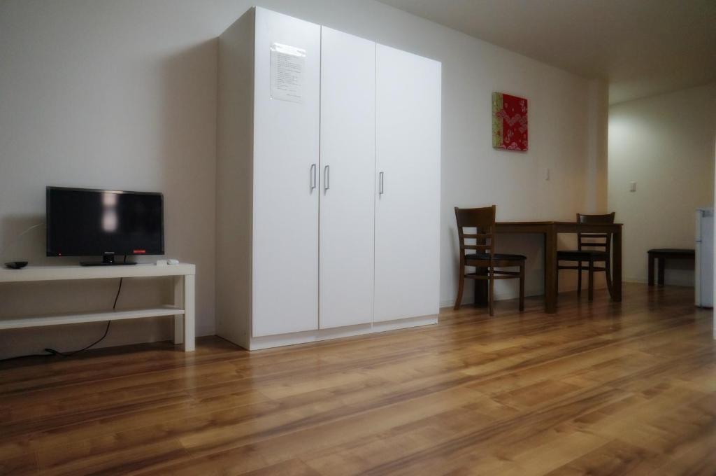 TV a/nebo společenská místnost v ubytování Osaka Tsuruhashitei Hotel Asahi group 大阪鶴橋亭ホテル