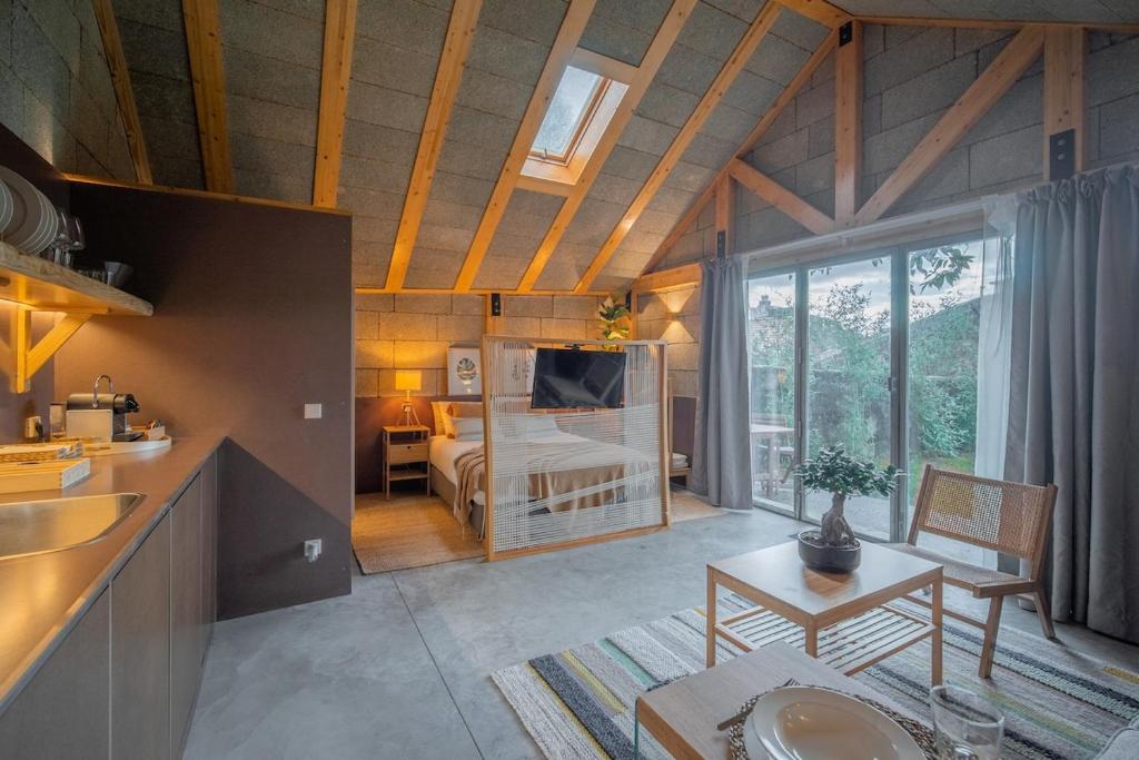 Hut E, Cabana in Town