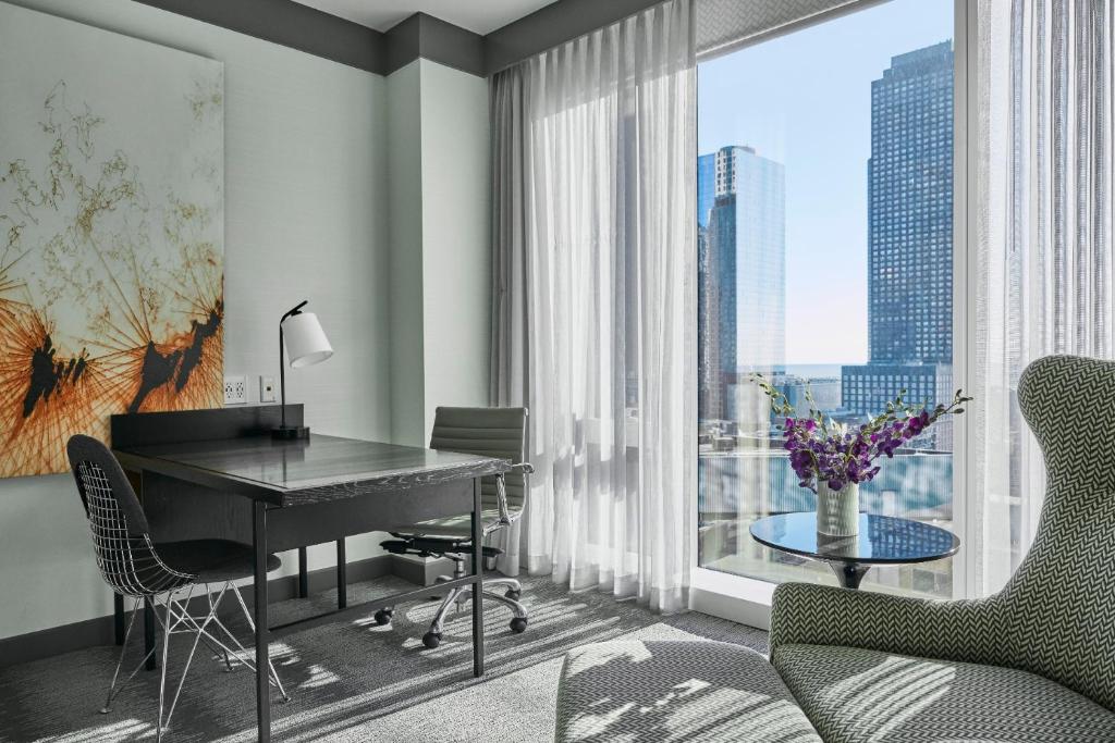 Loews Chicago Hotel photo