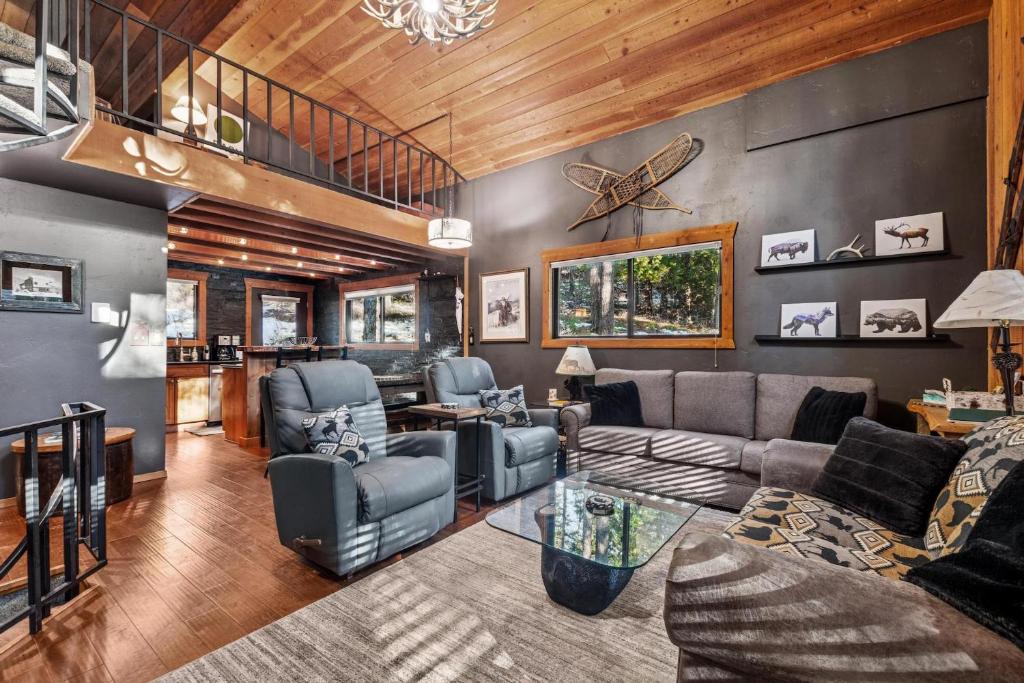 a living room with a couch and chairs at Creekside Retreat in Whitefish