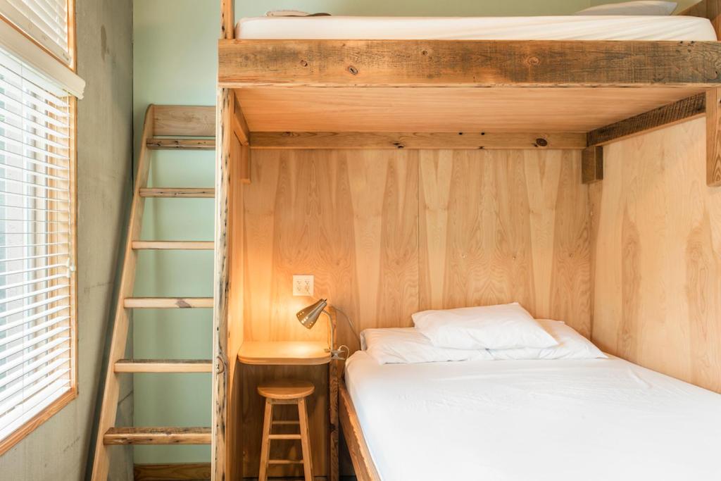 The Crash Pad: An Uncommon Hostel - Triple Room With Shared Bathroom