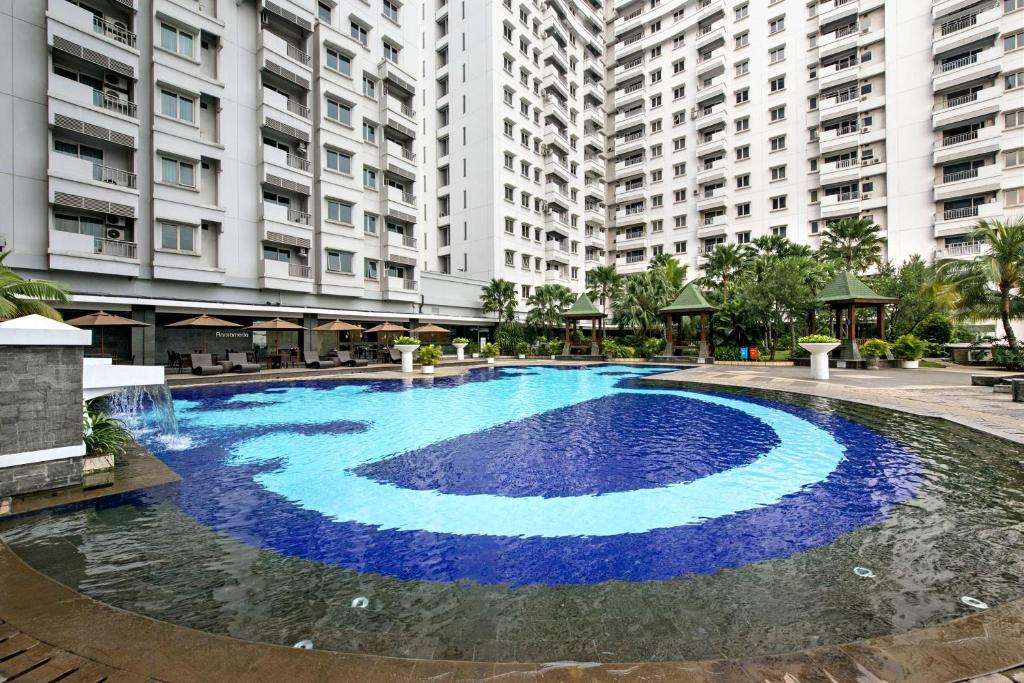 Bazén v ubytování Grand Whiz Poins Simatupang Jakarta nebo v jeho okolí