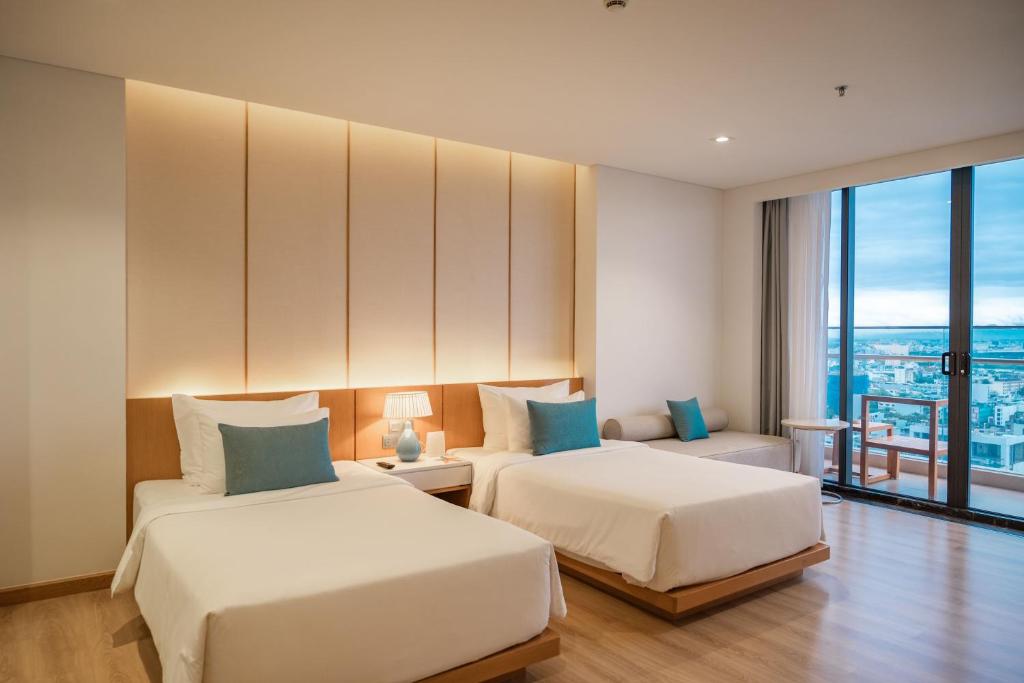 Special Offer - Premier Suite Twin City view with Balcony