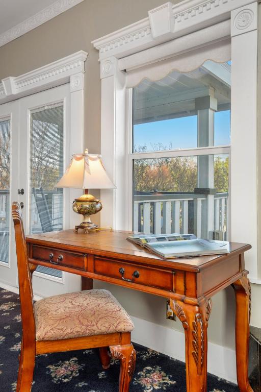 Polo House and Bungalows - Demetria - King Room With View And Balcony