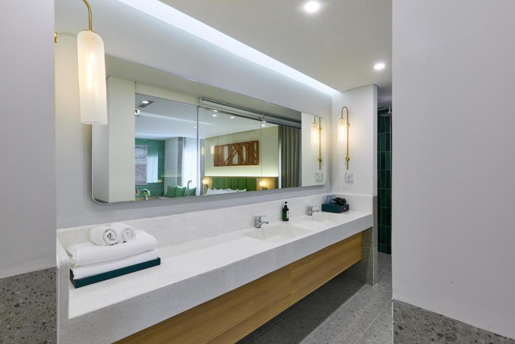 Suite Nhìn Ra Thành Phố