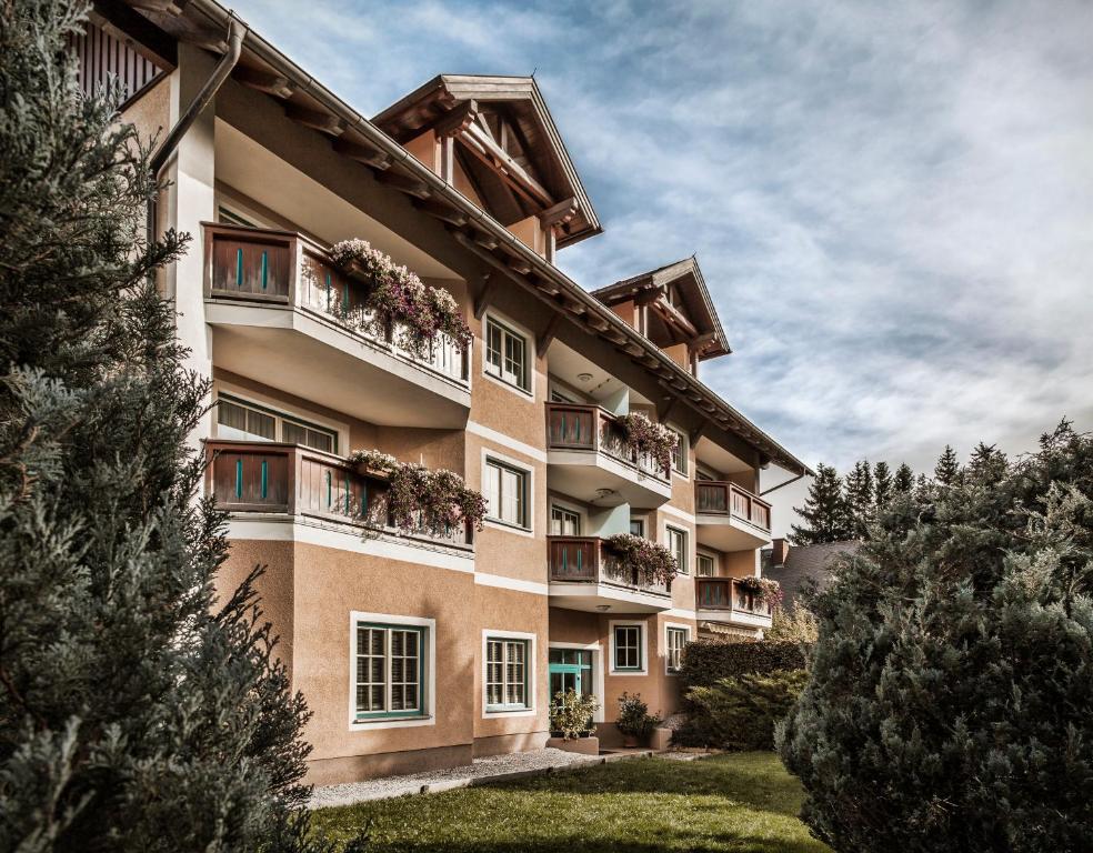 a large apartment building with balconies and plants at Appartements Lüftenegger in Mauterndorf