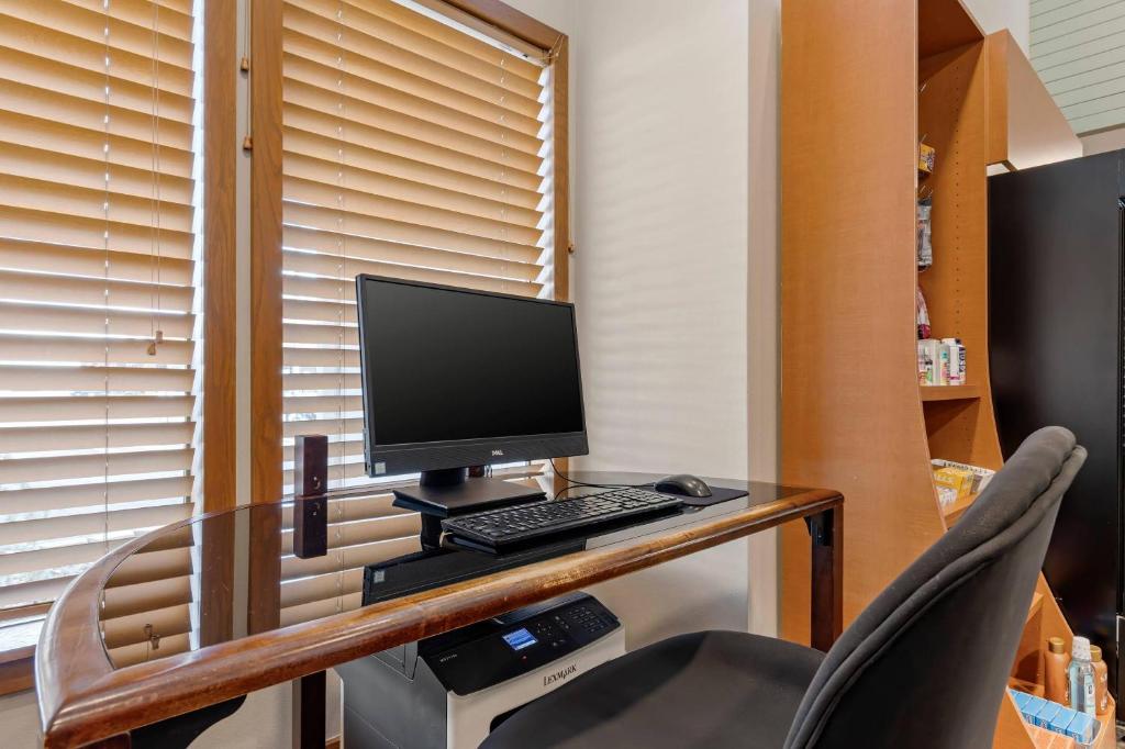 MainStay Suites Springfield South - Battlefield Rd photo