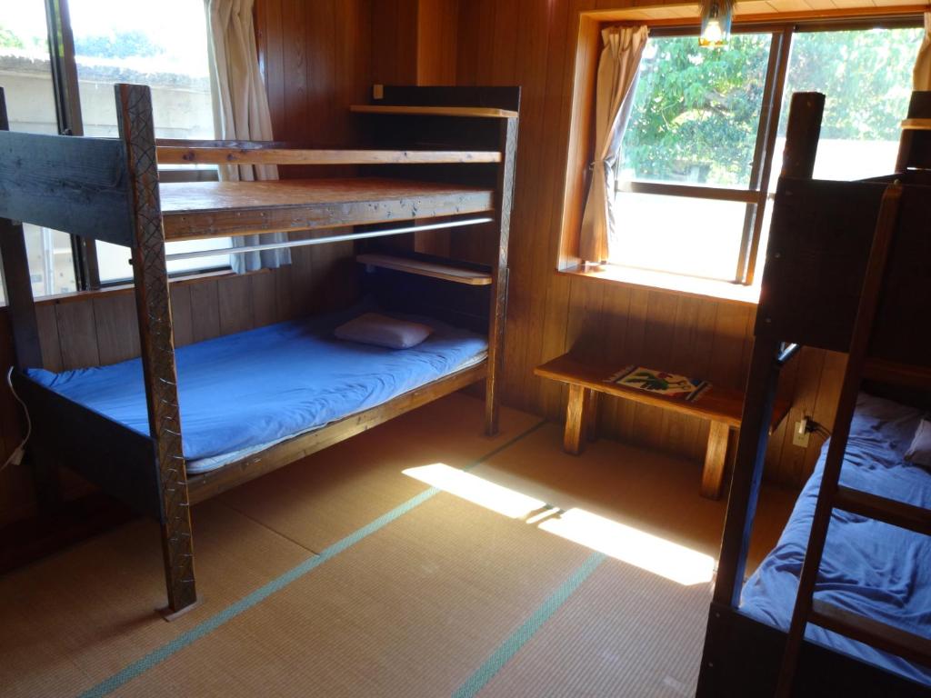 Palanda nebo palandy na pokoji v ubytování Hotel Hibiscus
