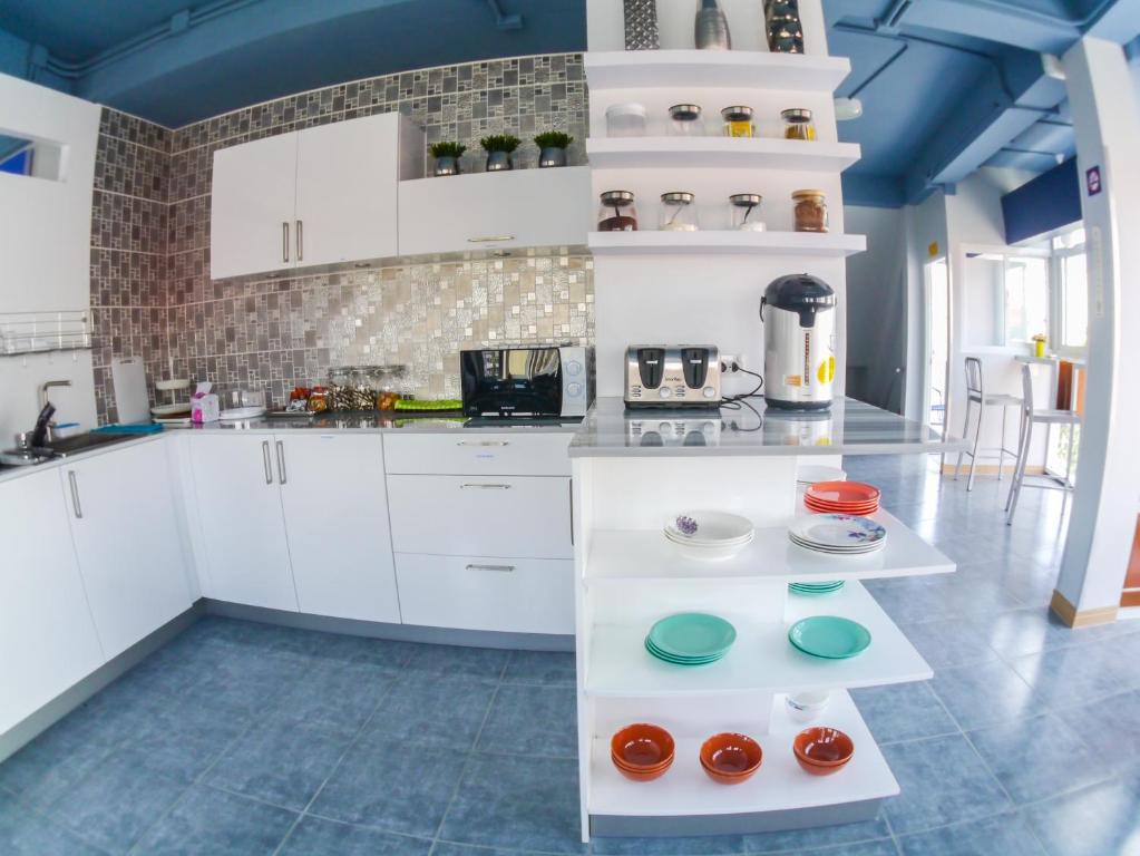 Köök või kööginurk majutusasutuses The Moon Hostel Huahin