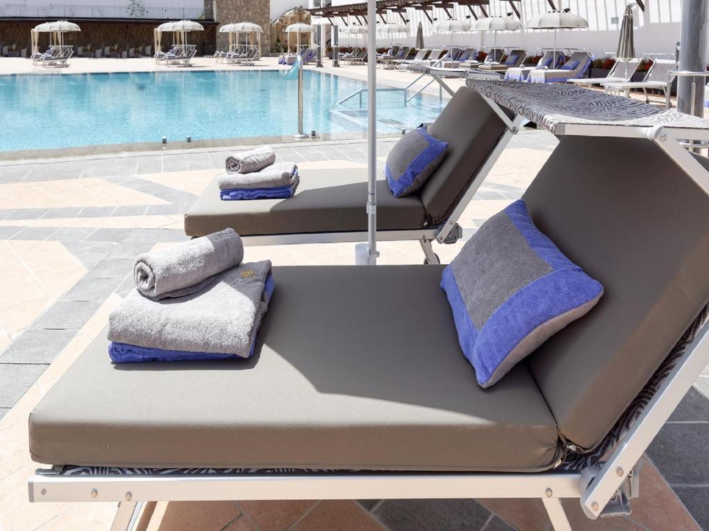 Bazén v ubytování Idyll Suites - Adults Only nebo v jeho okolí