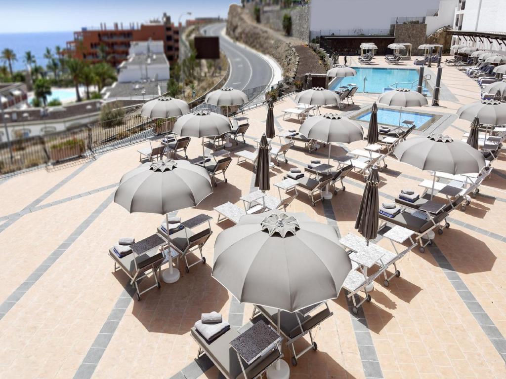 Bazén v ubytování Idyll Suites - Adults Only nebo v jeho okolí